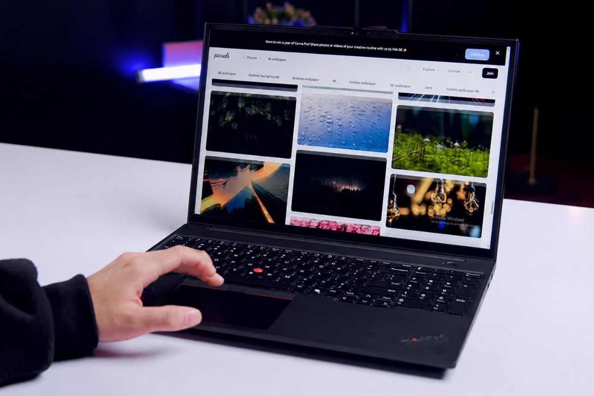 Dung lượng pin 90Wh của laptop có thể vận hành ổn định đến 8 giờ