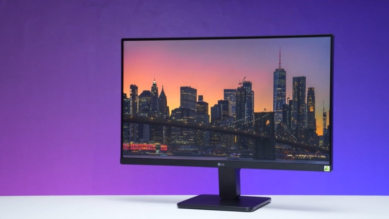 LG 24MR400-B có tần số quét 100Hz kết hợp FreeSync giúp mọi chuyển động mượt mà, không xé hình