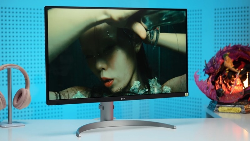 Vẻ ngoài LG 27UP850K-W tinh tế, viền siêu mỏng cùng chân đế tùy chỉnh độ cao và xoay dọc 90 độ tiện lợi