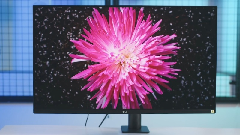 LG UltraFine 32UN880K-Bcó tần số quét 60Hz mượt mà cho văn bản, tích hợp AMD FreeSync giải trí nhẹ nhàng