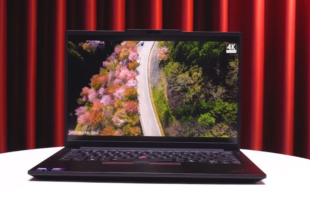 Màn hình sắc nét giúp mọi thông tin hiển thị rõ ràng trên laptop Lenovo ThinkPad E14 Gen 7 21SX00BKVA