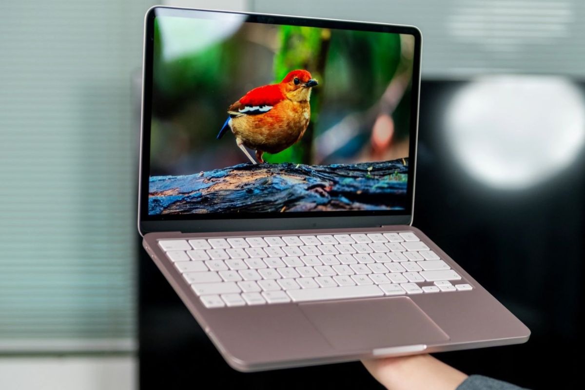 Máy có thể xử lý đa nhiệm mượt mà và lưu trữ thả ga với RAM 8GB và SSD 512GB