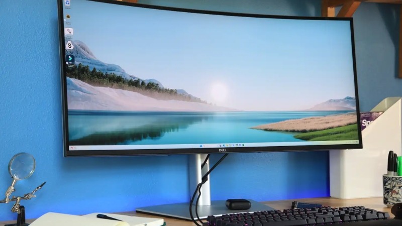 Dell UltraSharp U3824DW có tấm nền IPS Black 2000:1 và độ phân giải WQHD+ cho hình ảnh sâu, màu sắc chuẩn đồ họa