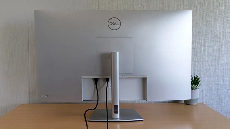 Màn hình Dell UltraSharp U4323QE bạc sang trọng, viền mỏng, chân đế linh hoạt và hỗ trợ ngàm VESA tiện lợi