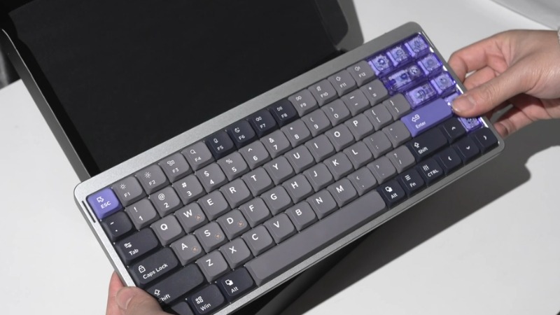 Bàn phím cơ NuPhy Air75 HE có Keycap nSA xuyên sáng kết hợp lót foam đem lại đèn led đẹp và âm gõ chắc