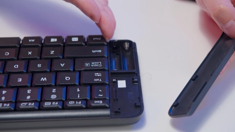Thời lượng pin bộ bàn phím chuột không dây Logitech MK220 ấn tượng lên đến 24 tháng cho phím và 12 tháng cho chuột