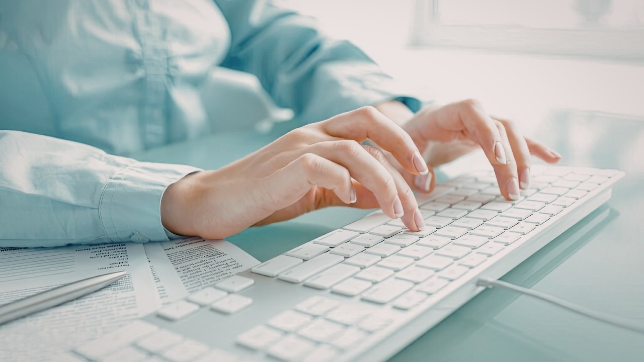 Kiểm tra chế độ nhập liệu (あ), cài đặt Language Settings hoặc nhấn F7 để chuyển Katakana