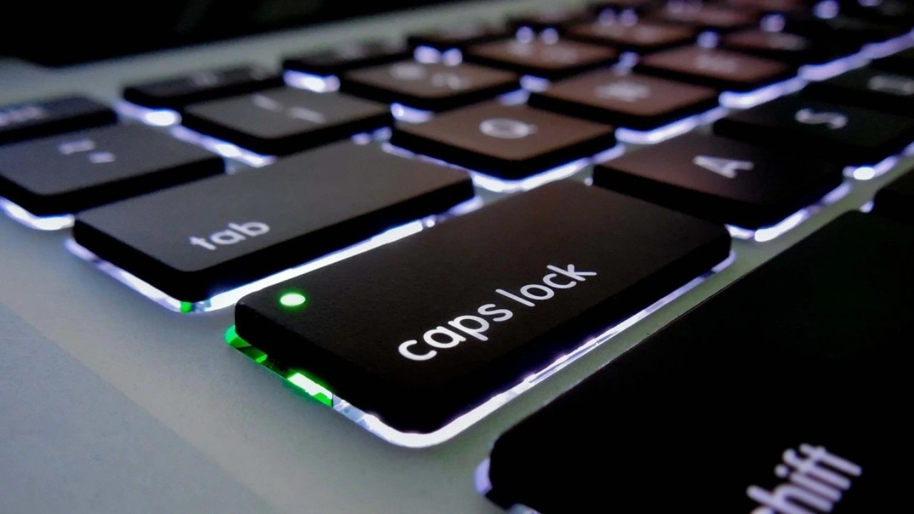 Nhấn Caps Lockđể kiểm tra đèn, nếu đèn không phản hồi, máy có thể bị treo hoặc lỗi hệ thống