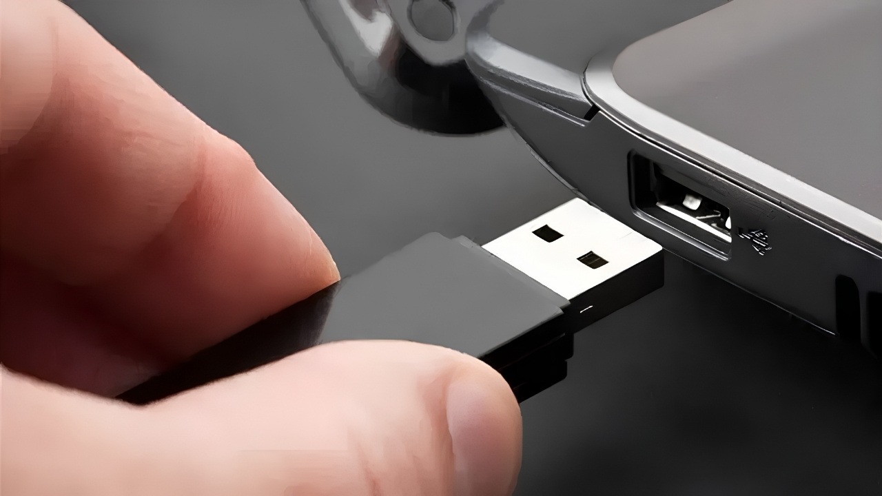 Rút và cắm lại vào cổng USB khác, hoặc thử trên máy tính khác để xác định lỗi phần cứng