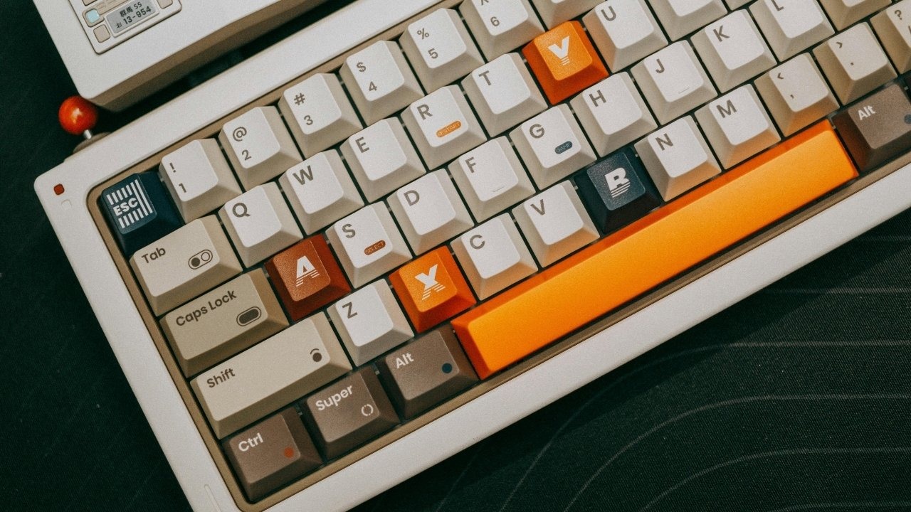 Keycap bảo vệ switch, cải thiện cảm giác gõ và tăng tính thẩm mỹ với chất liệu ABS hoặc PBT