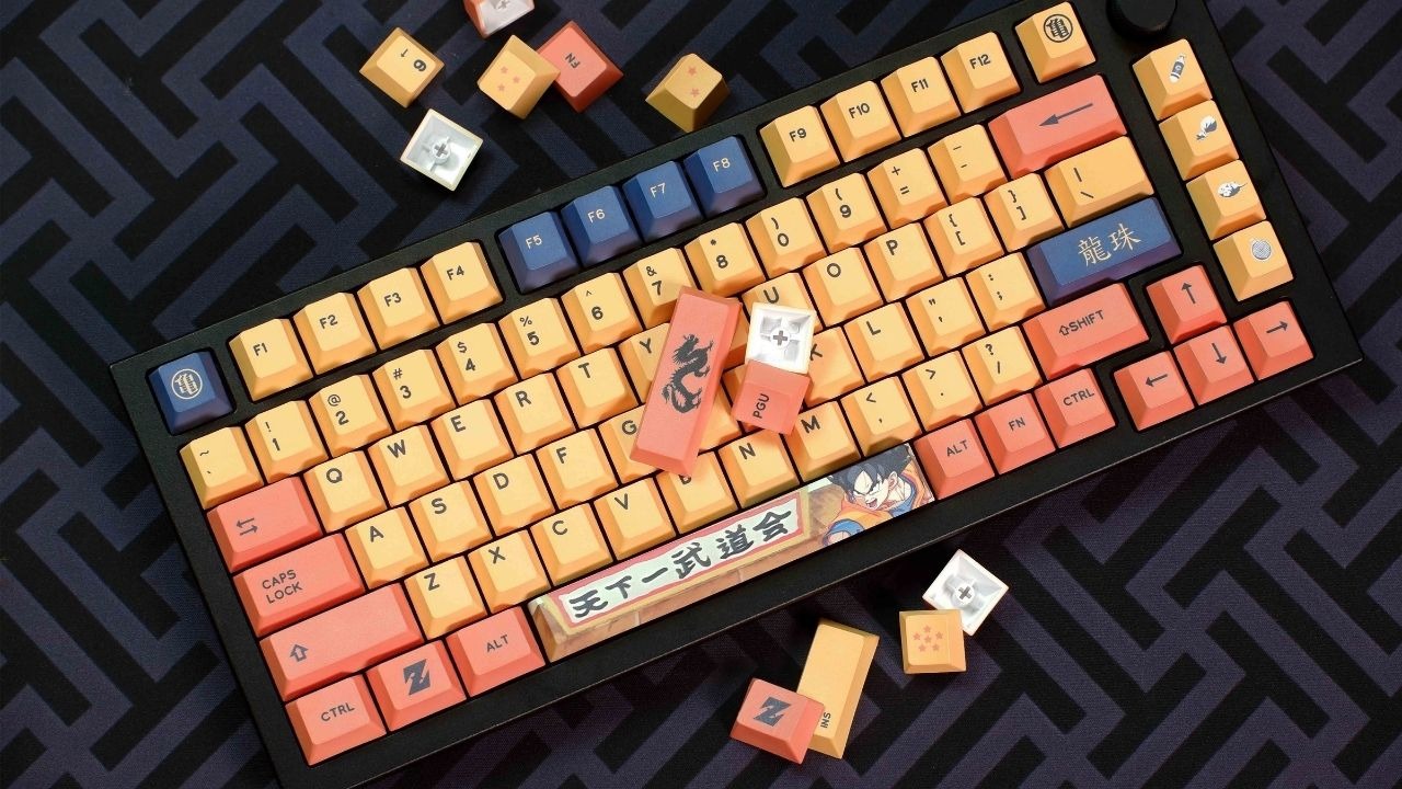 Ưu tiên chọn keycap chất liệu PBT để đảm bảo độ bền cao, cảm giác gõ tốt và không bị bóng