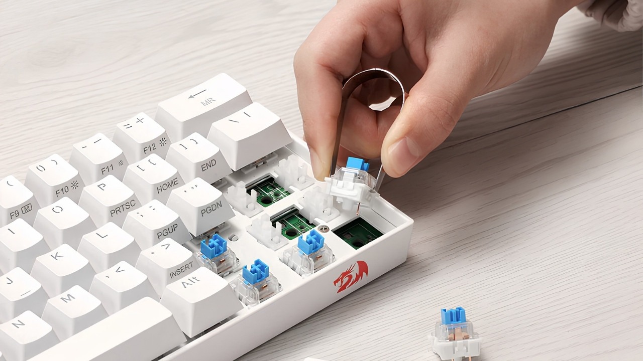Ưu tiên chọn bàn phím có Hotswap, hỗ trợ QMK/VIA để dễ thay switch và cá nhân hóa phím tắt