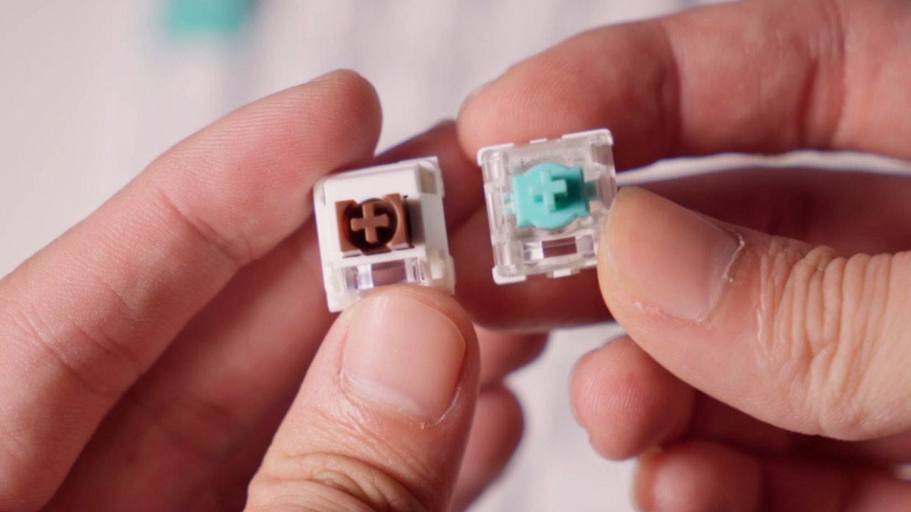 Chọn switch êm, mượt như Red hoặc Brown để gõ thoải mái, tránh tiếng ồn khi làm việc lâu
