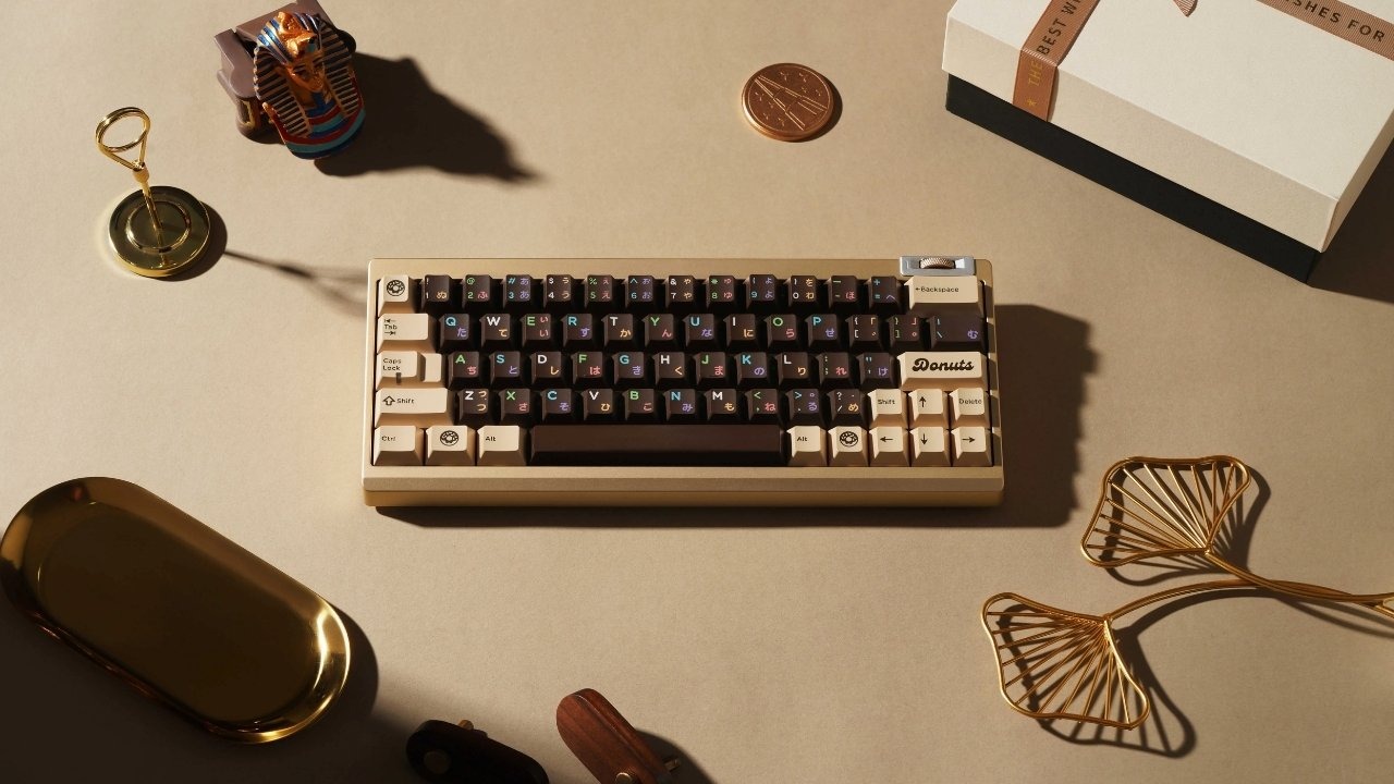 Layout 60% giúp góc làm việc tối giản, thoáng đãng và dễ kết hợp với các phụ kiện setup khác