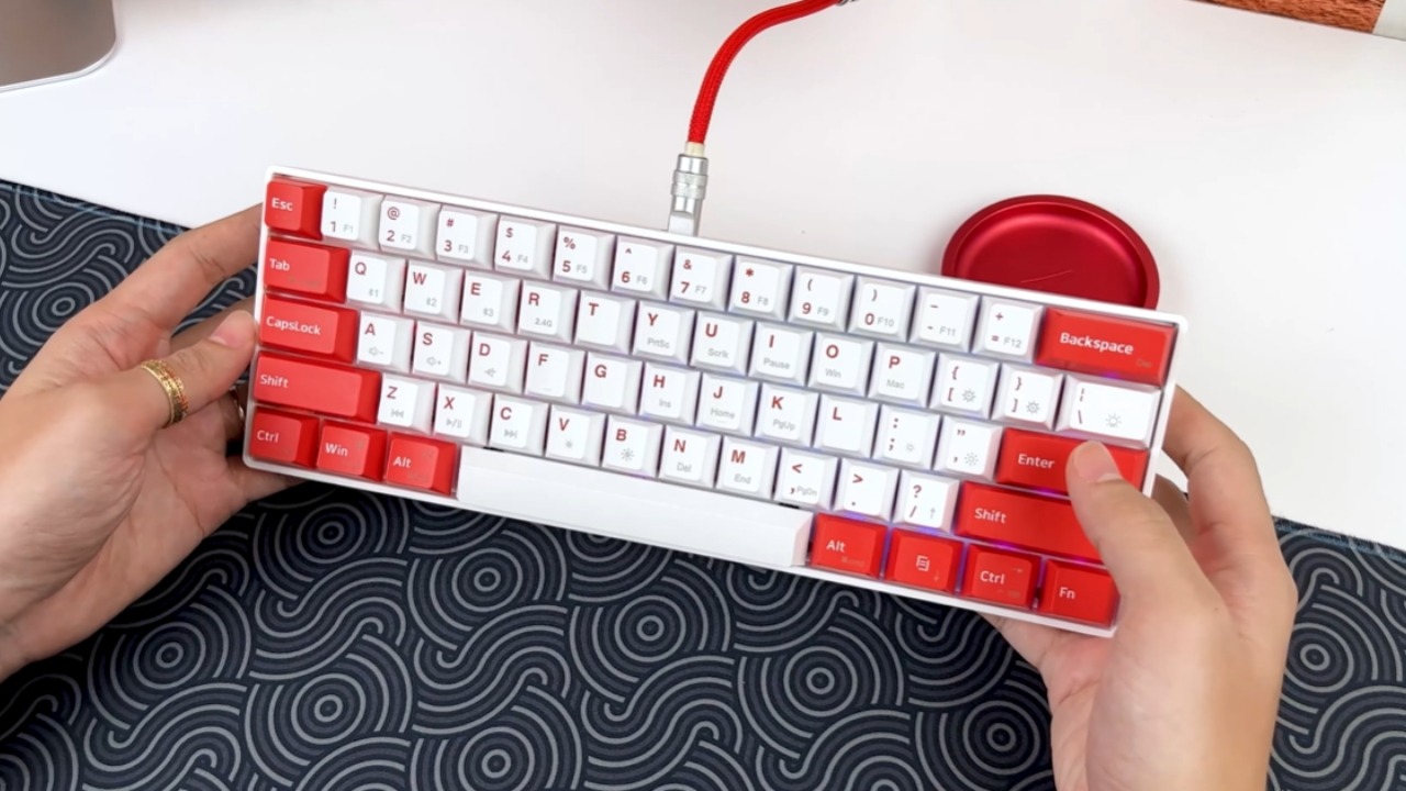 Layout 60% lược bỏ phím chức năng để tối ưu diện tích, nhưng vẫn giữ cảm giác gõ phím cơ tốt