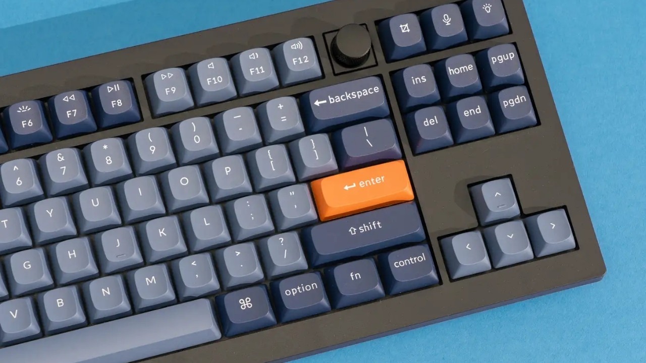 Ưu tiên chọn keycap PBT vì độ bền cao, ít bóng và cho cảm giác gõ chắc tay hơn so với ABS