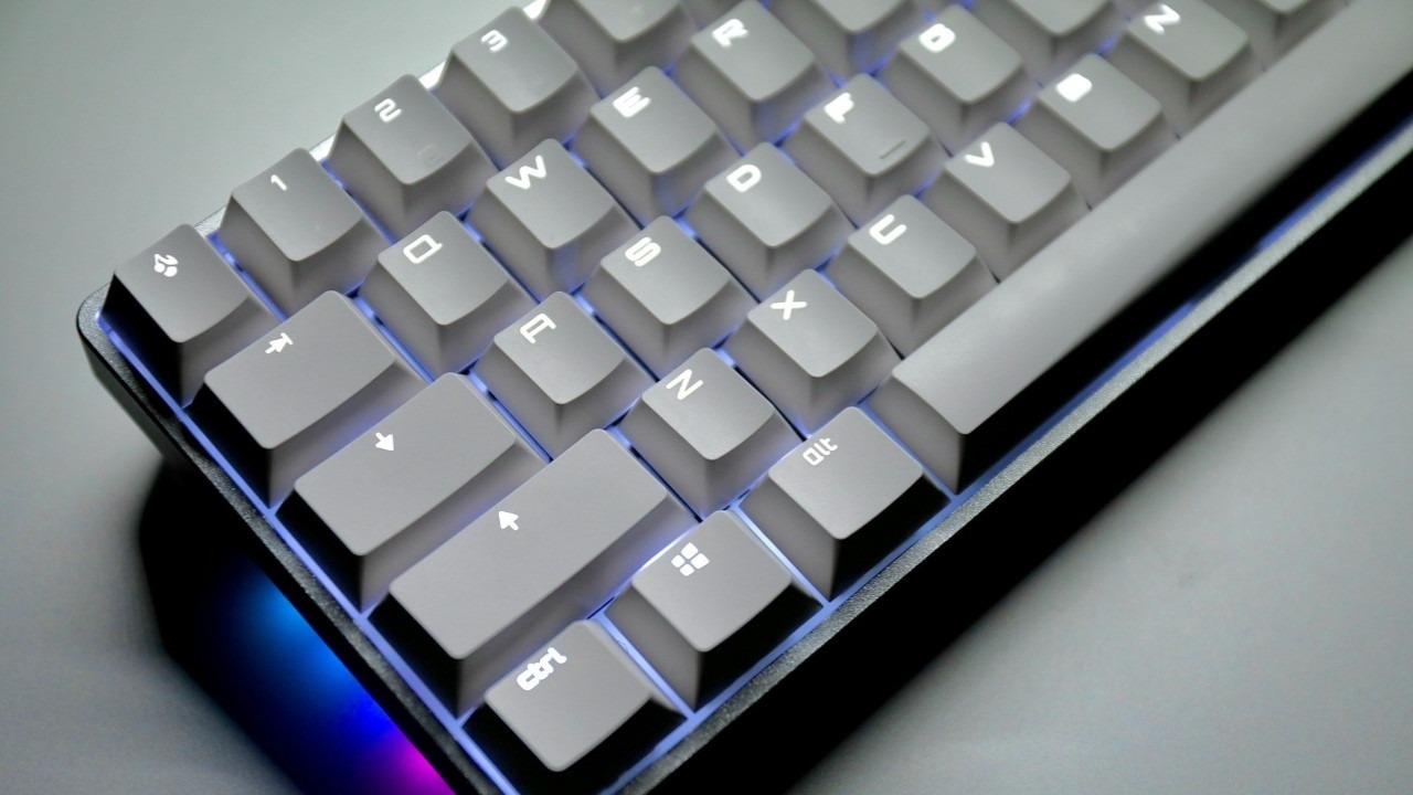 Ưu tiên pin lớn hoặc giảm sáng LED; cân nhắc kết nối dây qua cổng USB-C khi cần lâu dài