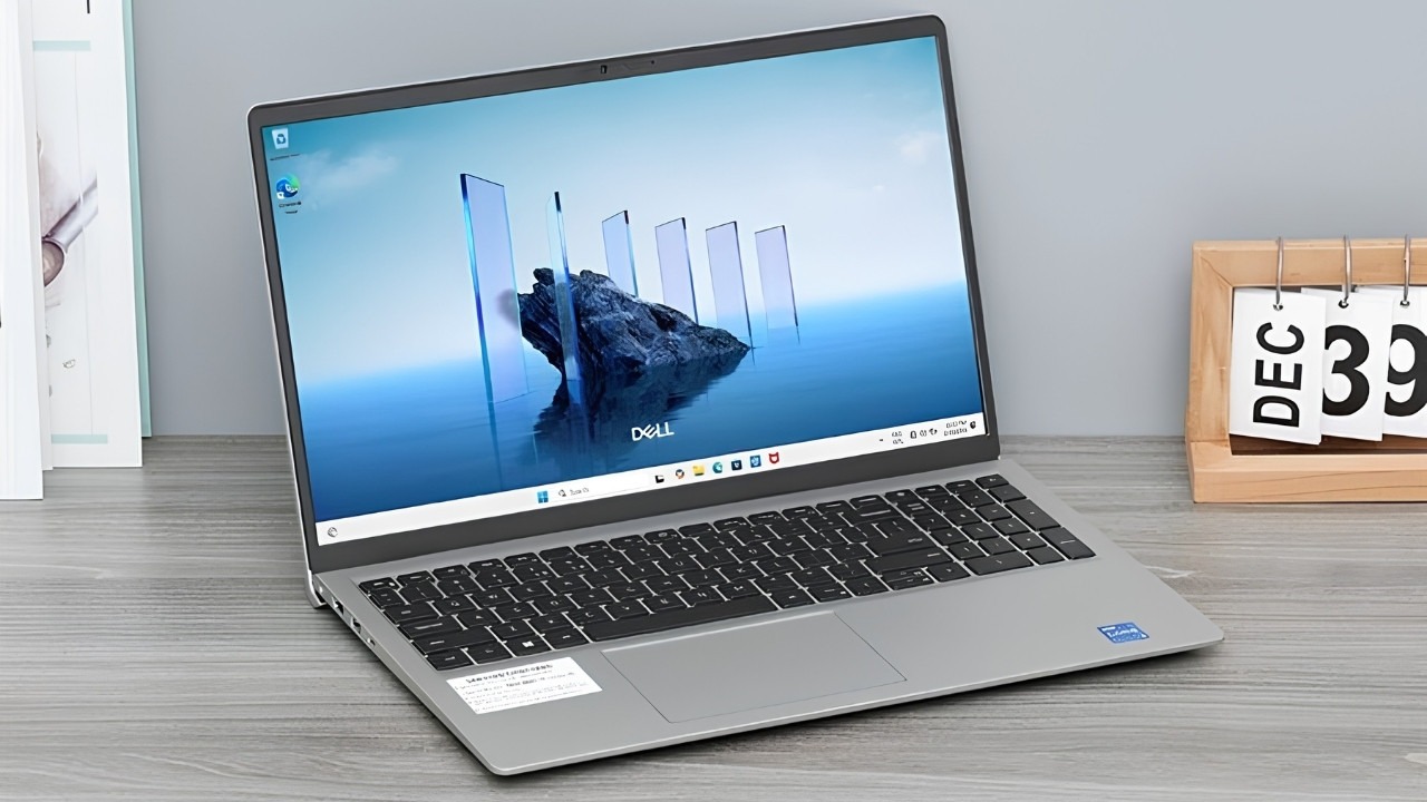 Laptop 20 triệu Dell 15 DC15250 có màn hình cảm ứng 120Hz mượt mà, chip i5 hiệu năng ổn định, thiết kế hiện đại
