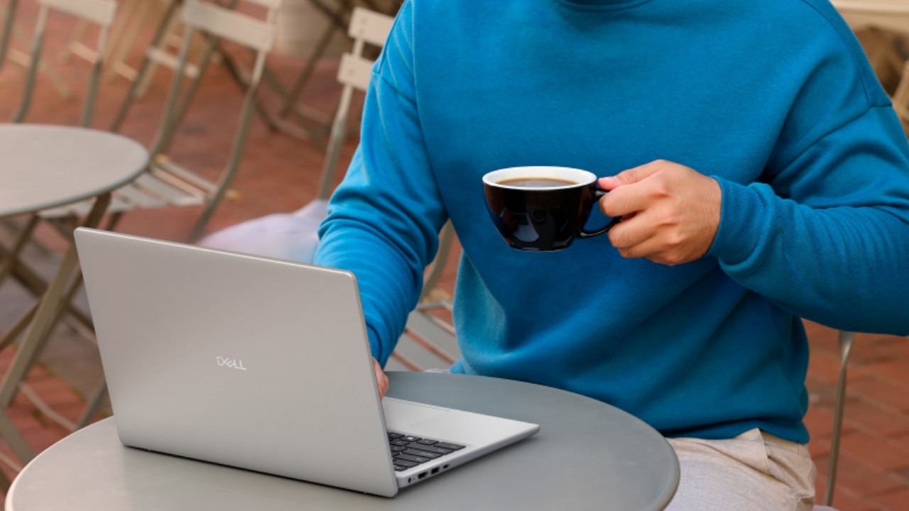 Laptop 20 triệu Dell 14 DC14255 trang bị chip Ryzen AI, RAM 16GB mượt mà, màn 14 inch sắc nét, thiết kế bền bỉ.