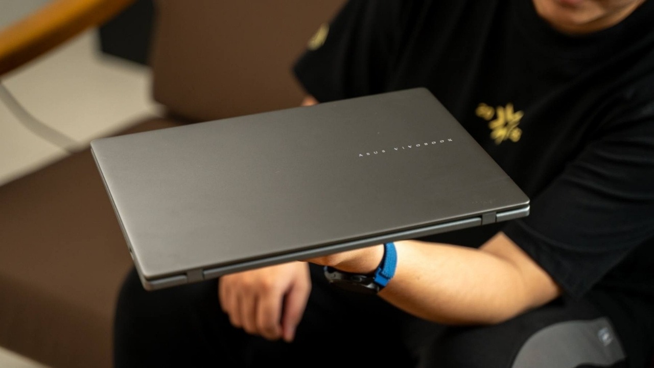 Ưu tiên laptop 20 triệu thiết kế mỏng nhẹ, sang trọng và thời lượng pin dài để làm việc khi di chuyển