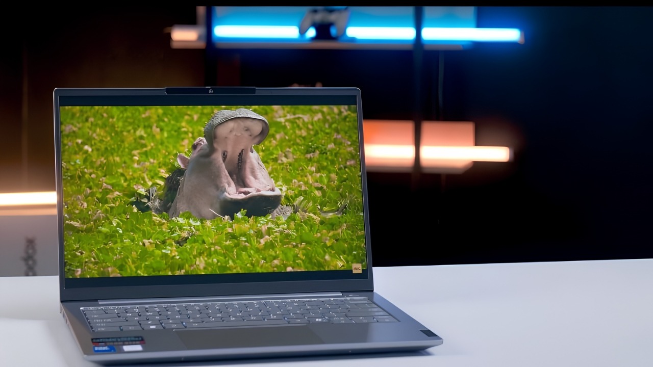 Lenovo ThinkBook 14 G8 là laptop 20 triệu thiết kế nhôm bền bỉ, mỏng nhẹ 1.36kg, hiệu năng Core 5 mạnh mẽ