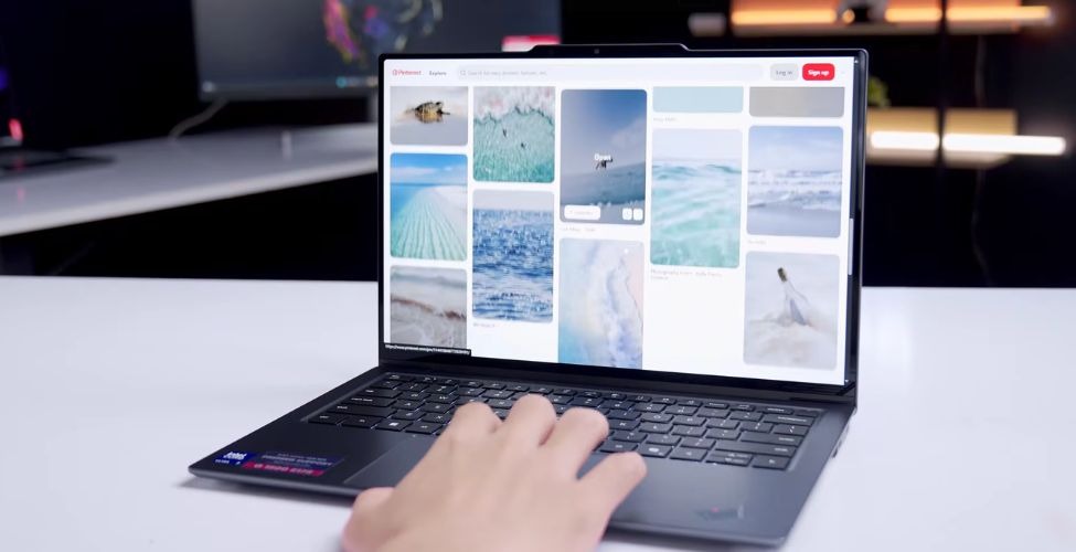 Chọn mua laptop lập trình dựa vào màn hình