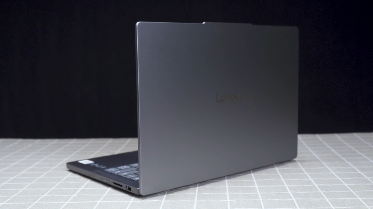 Lenovo IdeaPad Slim 3 14IPH11 là laptop 30 triệu mỏng nhẹ, hiệu năng tốt với chip Intel Core Ultra