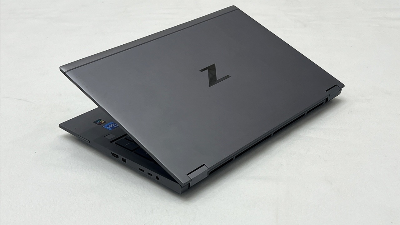 Cân nhắc kích thước màn hình và trọng lượng laptop 4K để đảm bảo tính di động phù hợp nhu cầu