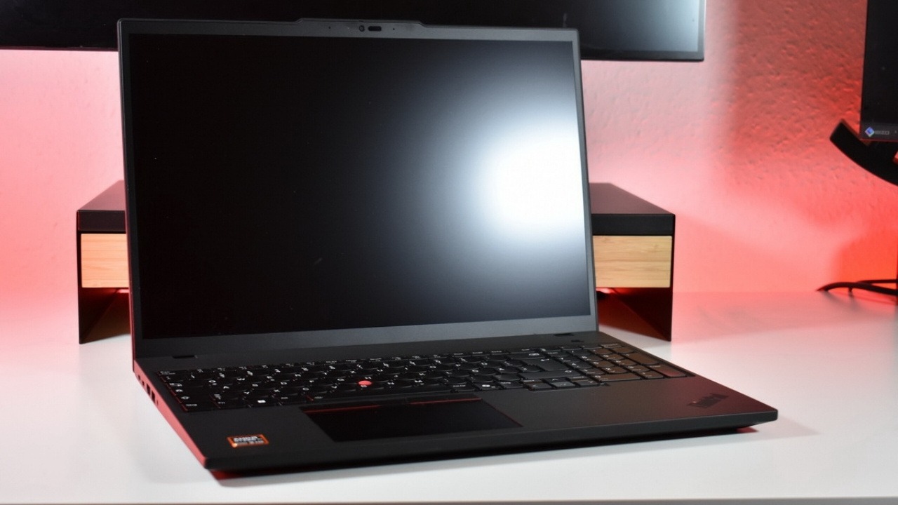 ThinkPad P16s Gen 4 với Ultra 7 và RTX 500 là laptop chơi battleground giá rẻ bền bỉ, chiến tốt các tựa game eSport