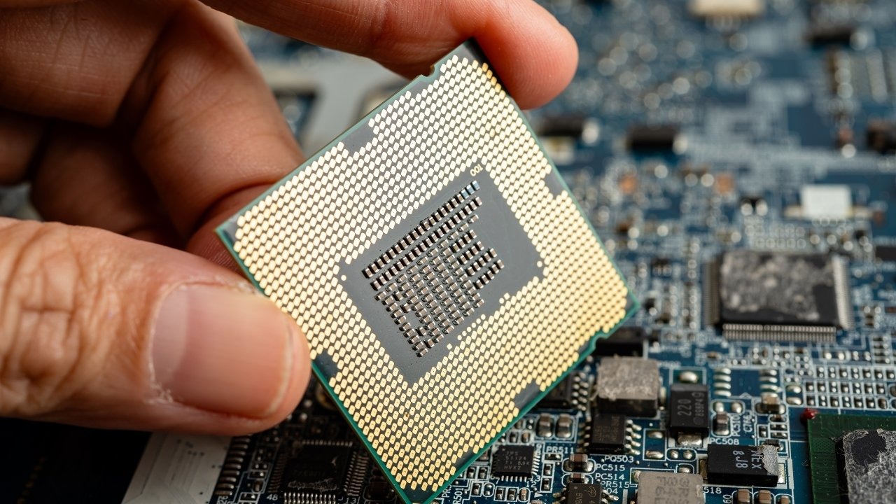 CPU là bộ não của laptop chơi FO4 mượt giá rẻ, quyết định tốc độ xử lý; nên chọn Core i5 hoặc Ryzen 5 để chơi mượt