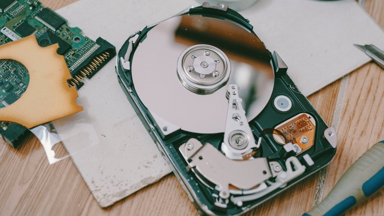 Laptop chơi FO4 mượt giá rẻ có Ổ cứng SSD 256GB trở lên giúp khởi động máy và load game nhanh hơn đáng kể so với ổ HDD