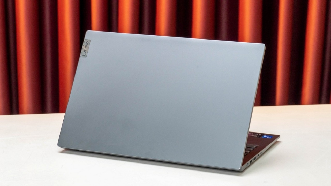 Laptop tầm trung Lenovo V15 G5 i5-13420H, 16GB RAM, 512GB SSD hiệu năng ổn định, giá tốt cho công việc