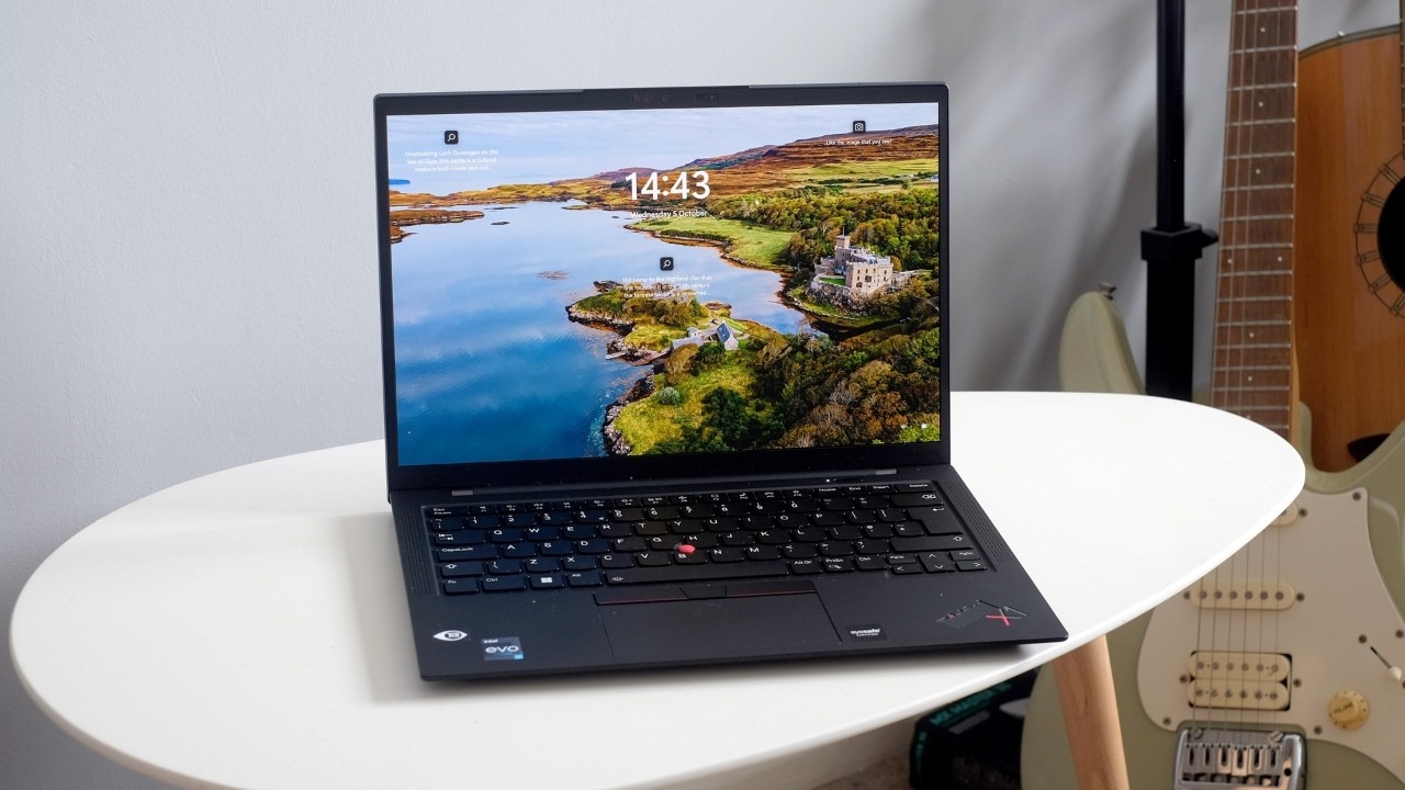 Laptop tầm trung ThinkPad X1 Carbon Gen 10 i5-1240P, 16GB RAM, màn đẹp, mỏng nhẹ, đẳng cấp cho lập trình viên