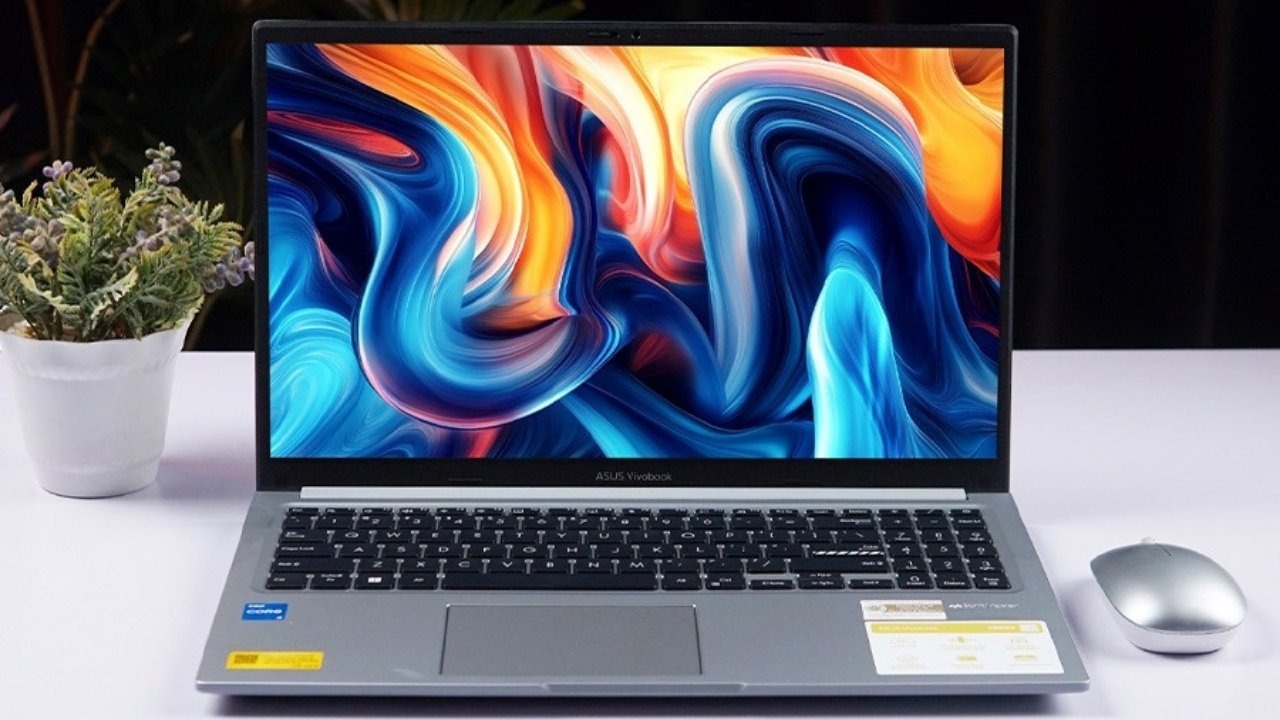 Asus Vivobook 15 X1502VA-BQ885W là laptop cho sinh viên kế toán mỏng nhẹ, Core i5, RAM 16GB, lý tưởng cho học tập, văn phòng