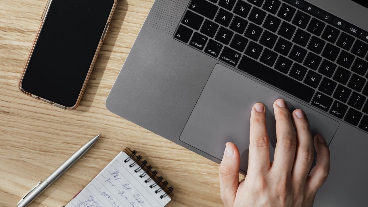 Laptop cho sinh viên Khoa học máy tính cần tản nhiệt tốt để duy trì hiệu năng khi chạy nặng