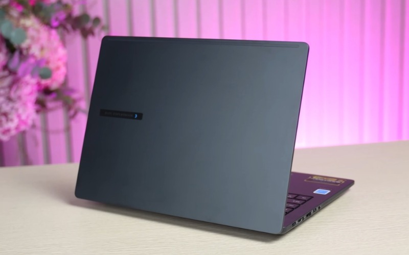 Khung vỏ Asus ExpertBook B3 B3405CCA-LY2215W chắc chắn, tối giản, độ bền cao và dễ dàng mang theo khi di chuyển