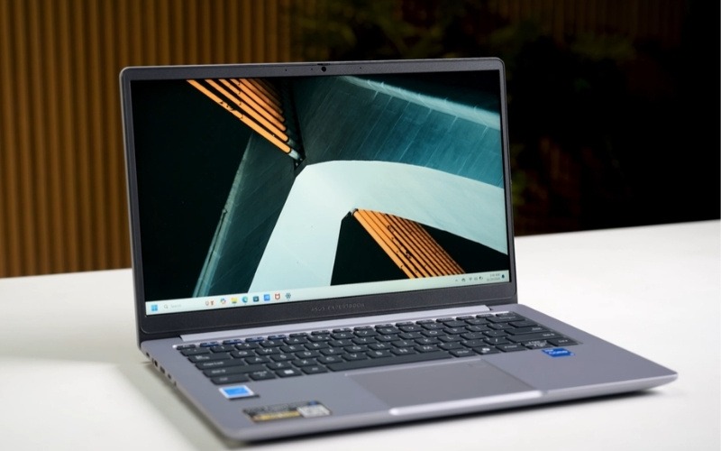 ASUS ExpertBook P1403CVA-C7H321T-63WS có card Intel Graphics đáp ứng tốt nhu cầu chỉnh sửa ảnh cơ bản và giải trí nhẹ nhàng