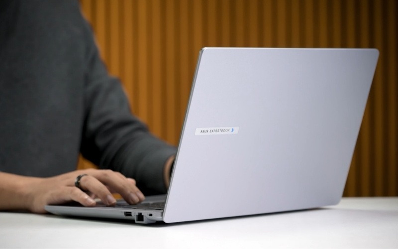ASUS ExpertBook P1403CVA-C7H321T-63WS có RAM 32GB hỗ trợ đa nhiệm mượt cùng SSD 1TB mang đến không gian lưu trữ rộng rãi