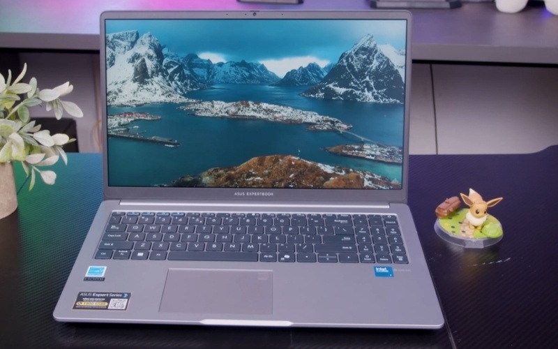 Asus ExpertBook P1503CVA-C7H16-63WS có không gian hiển thị rộng rãi, hình ảnh rõ nét giúp làm việc nhiều giờ không mỏi mắt