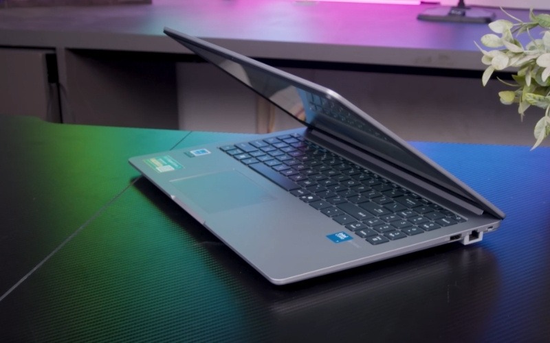Asus ExpertBook P1503CVA-C7H16-63WS có bộ nhớ RAM 16GB DDR5 cùng SSD 512GB cho tốc độ phản hồi nhanh, dễ nâng cấp