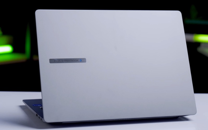 ASUS ExpertBook PM PM3406CKA-LY0258W có 16GB RAM LPDDR5X và 512GB SSD PCIe 4.0, hỗ trợ nâng cấp dung lượng linh hoạt