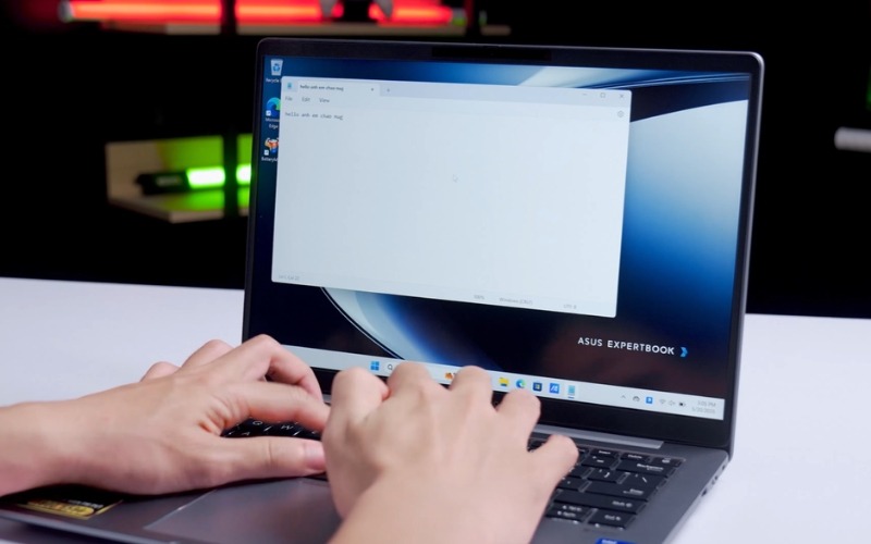 ASUS ExpertBook PM PM3406CKA-LY0258W có vi xử lý AMD tối ưu điện năng tốt, đáp ứng đủ nhu cầu làm việc suốt buổi