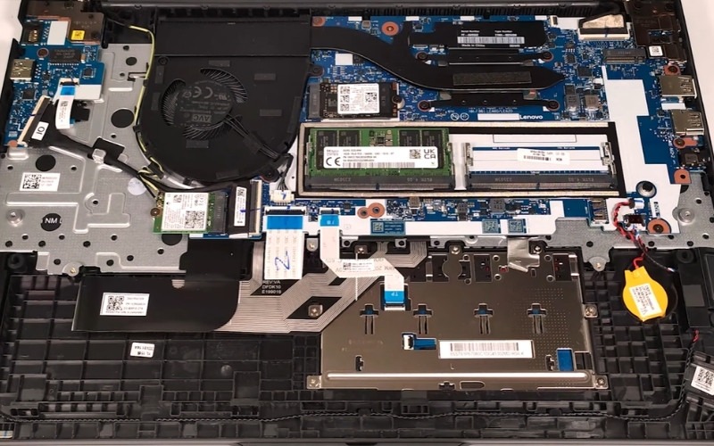 Lenovo ThinkPad E16 Gen 3 21SR00A6VA có Card đồ họa Intel Arc đáp ứng tốt các tác vụ chỉnh sửa hình ảnh cơ bản và xem video