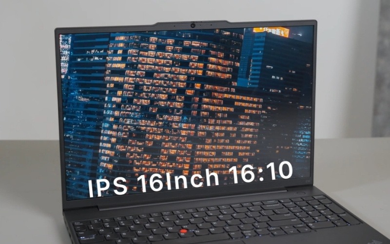 Lenovo ThinkPad E16 Gen 3 21SR00A6VA có màn hình 16 inch WUXGA rộng rãi giúp bạn dễ dàng chia đôi cửa sổ để làm việc hiệu quả