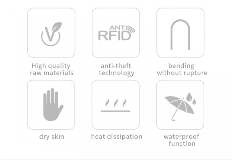 Bức ảnh chụp cận cảnh một con chó Pug đang nhìn chằm chằm vào máy ảnh.