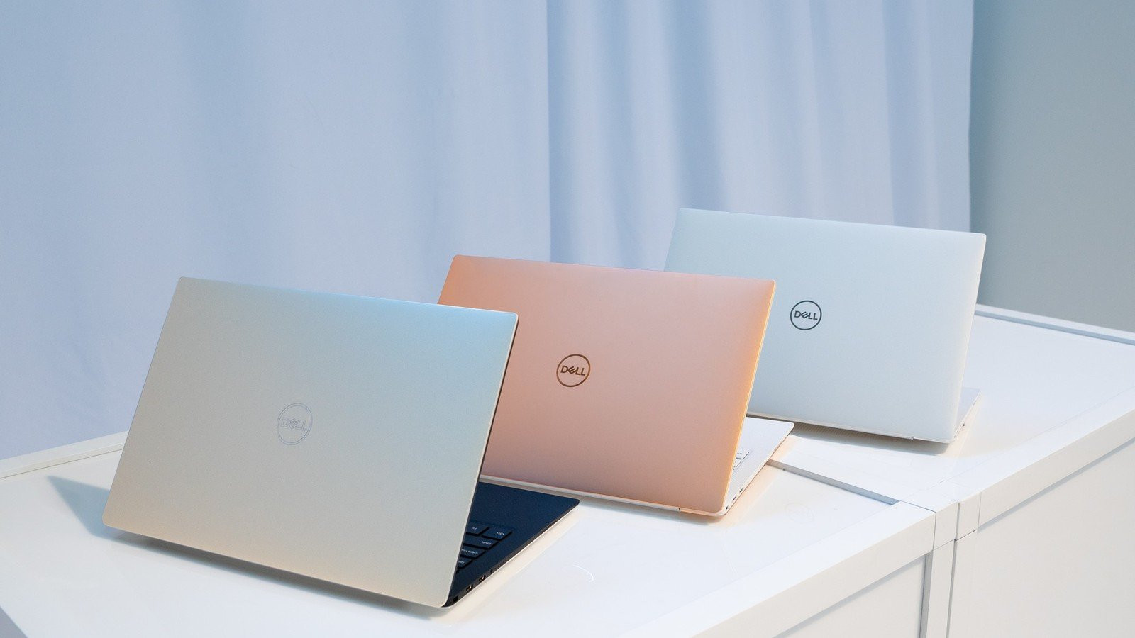 Dell XPS 13 7390, Ultrabook cao cấp với màn hình viền mỏng, thiết kế thanh lịch, hiệu năng ổn định.