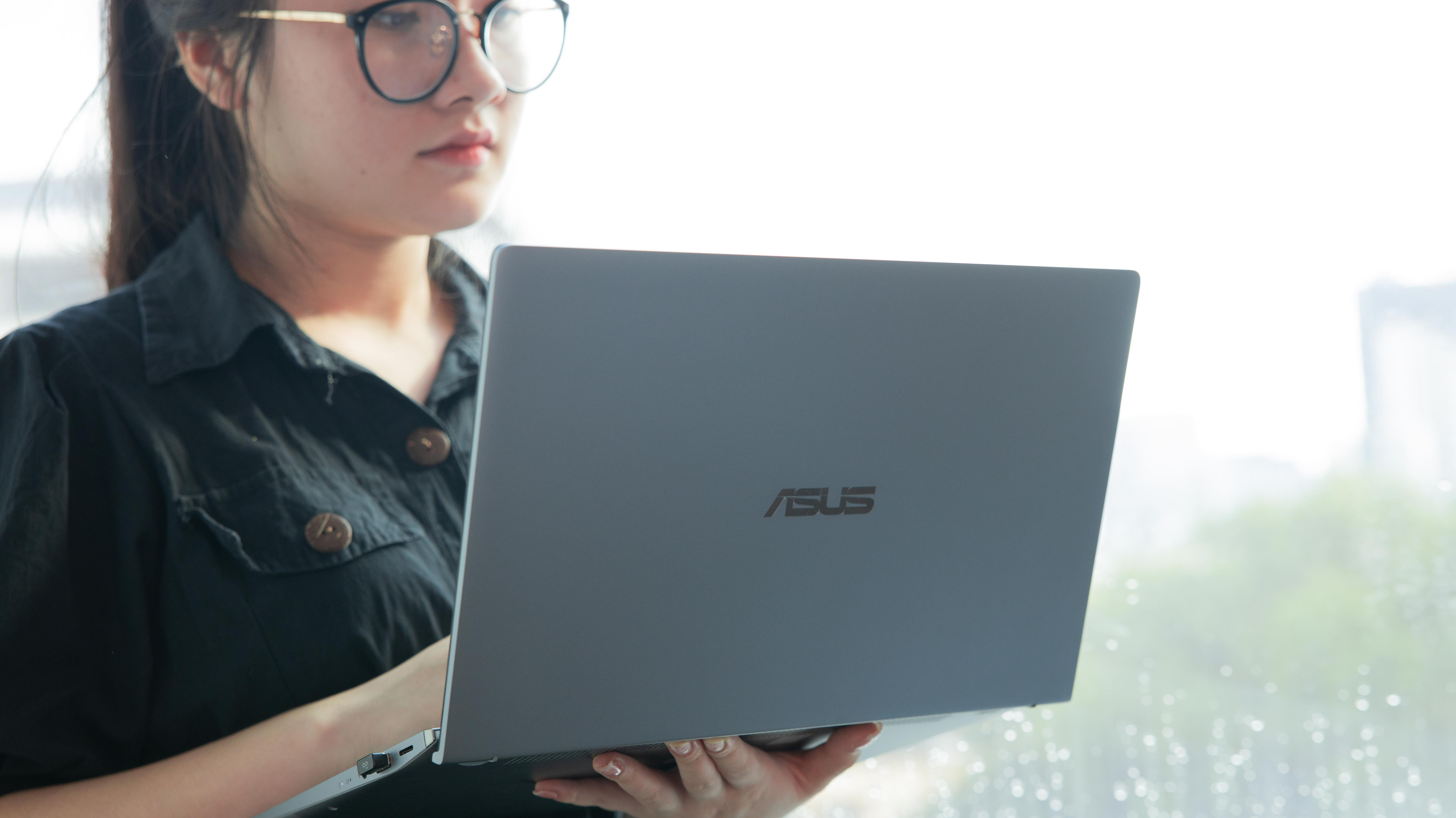 Một ngày với ASUS ZenBook 14 Q407iq