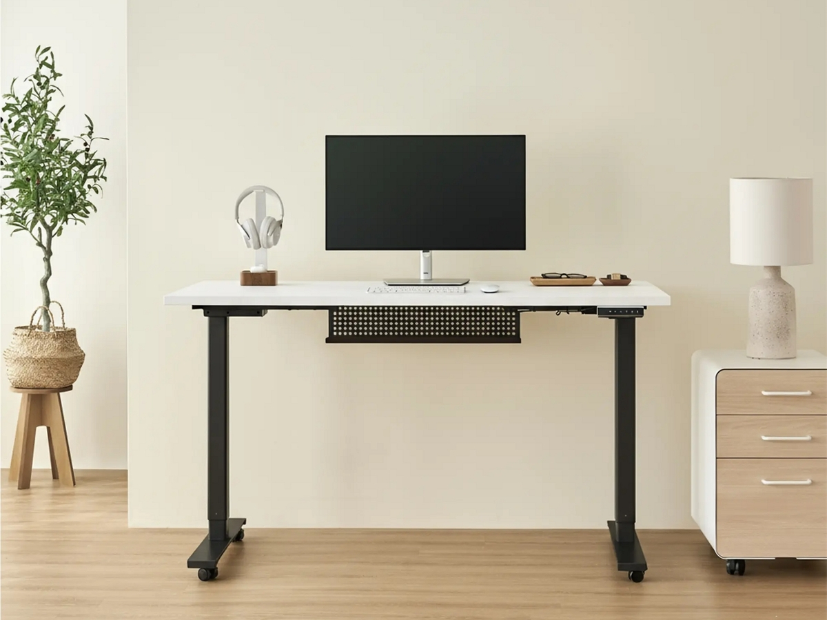 Bàn nâng hạ Pure Edge khung đen tạo góc setup chuyên nghiệp Bàn nâng hạ Pure Edge khung đen tạo góc setup chuyên nghiệp