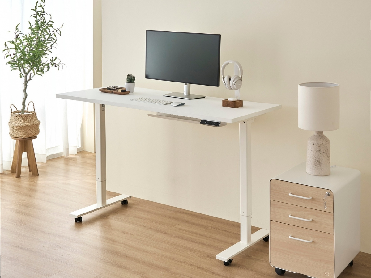 Bàn làm việc gọn gàng, đủ ánh sáng giúp tăng sức khỏe và tinh thần Bàn làm việc gọn gàng, đủ ánh sáng giúp tăng sức khỏe và tinh thần