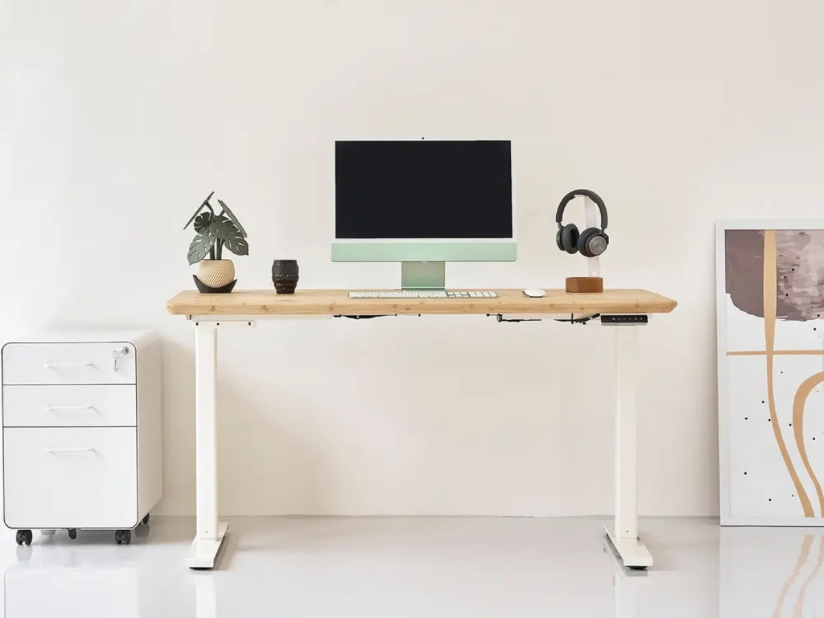 Mẫu bàn làm việc tre Bamboo Edge khung trắng mang lại vẻ đẹp mộc mạc thư thái cho phong cách Japandi Mẫu bàn làm việc tre Bamboo Edge khung trắng mang lại vẻ đẹp mộc mạc thư thái cho phong cách Japandi